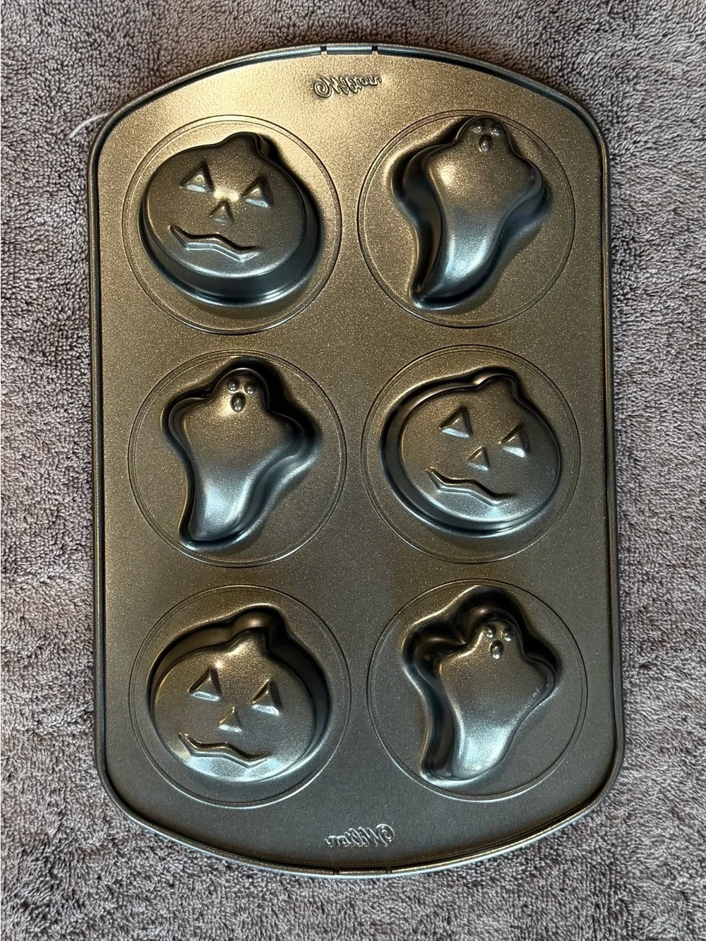 🎃 Wilton Halloween Ghost & Pumpkin Baking Pan - Gray Nonstick